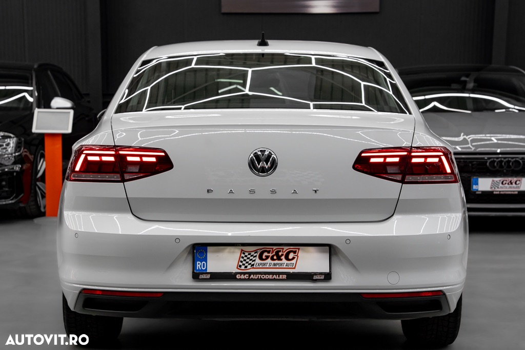 Volkswagen Passat 1.6 TDI DSG Comfortline - 23