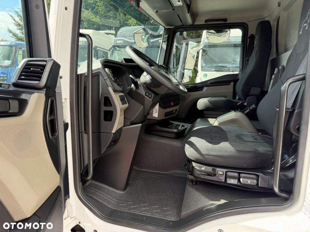 MAN TGL 8.220 JAK NOWY 18 TYS KM ROZSTAW 3,6 DMC 8800 KG PLANDEKA FIRANA 5,2 KONTRAKT SERWIS MAN DE - 8