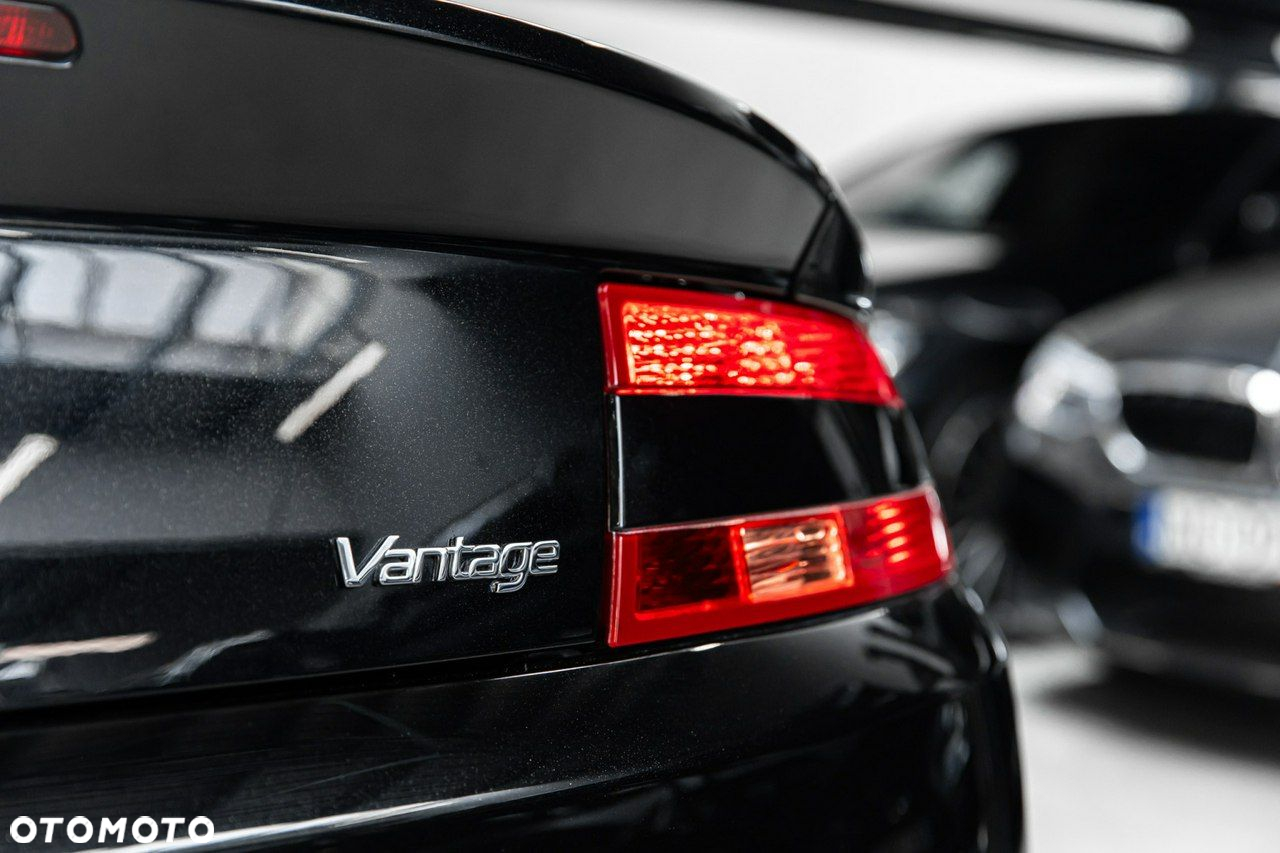 Aston Martin V8 Vantage 4,7 SportShift - 19