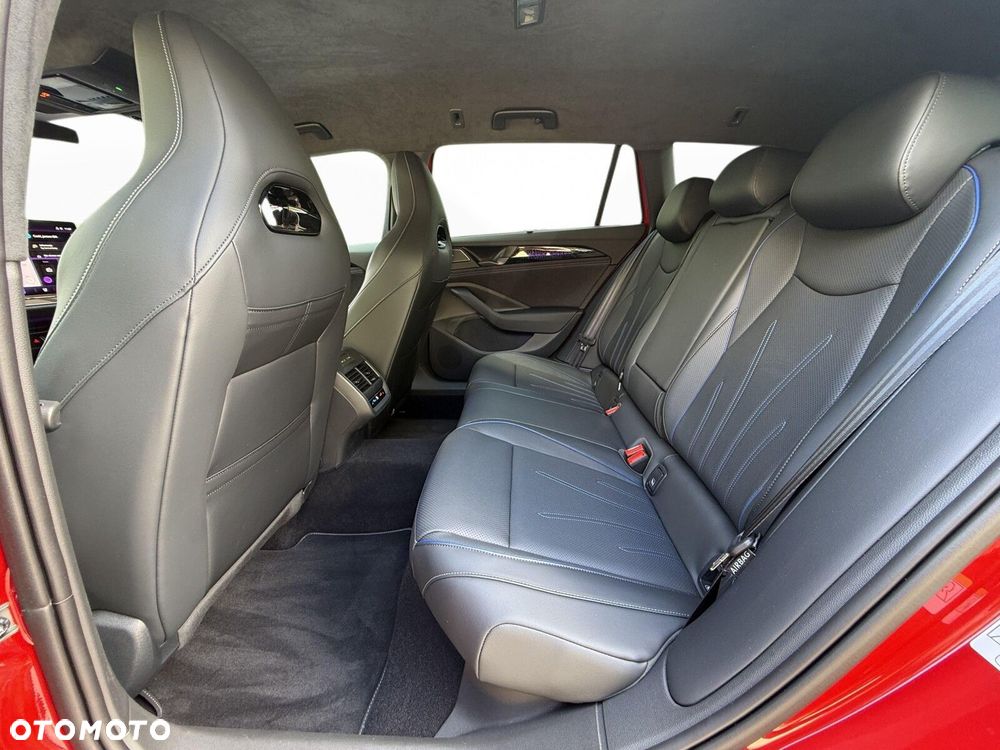 Volkswagen Passat Variant - 35