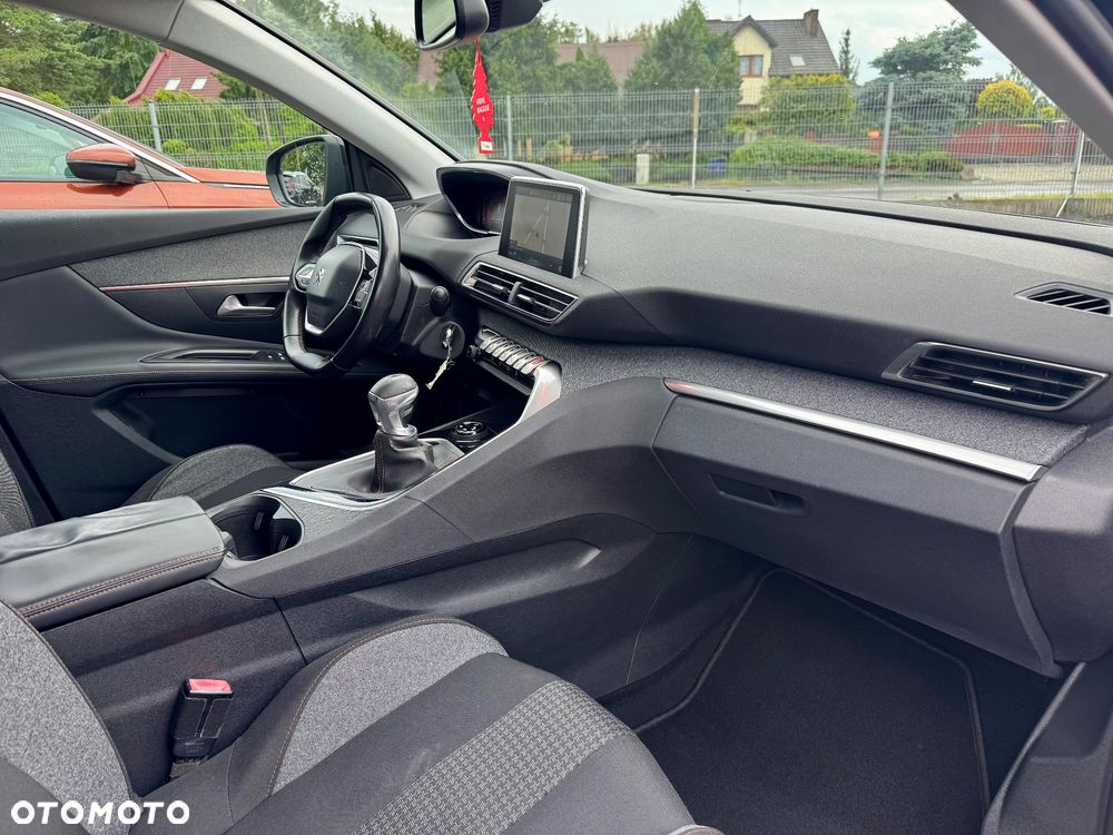 Peugeot 3008 1.2 PureTech Allure S&S - 16
