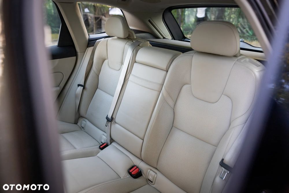 Volvo XC 60 D5 AWD Inscription - 24