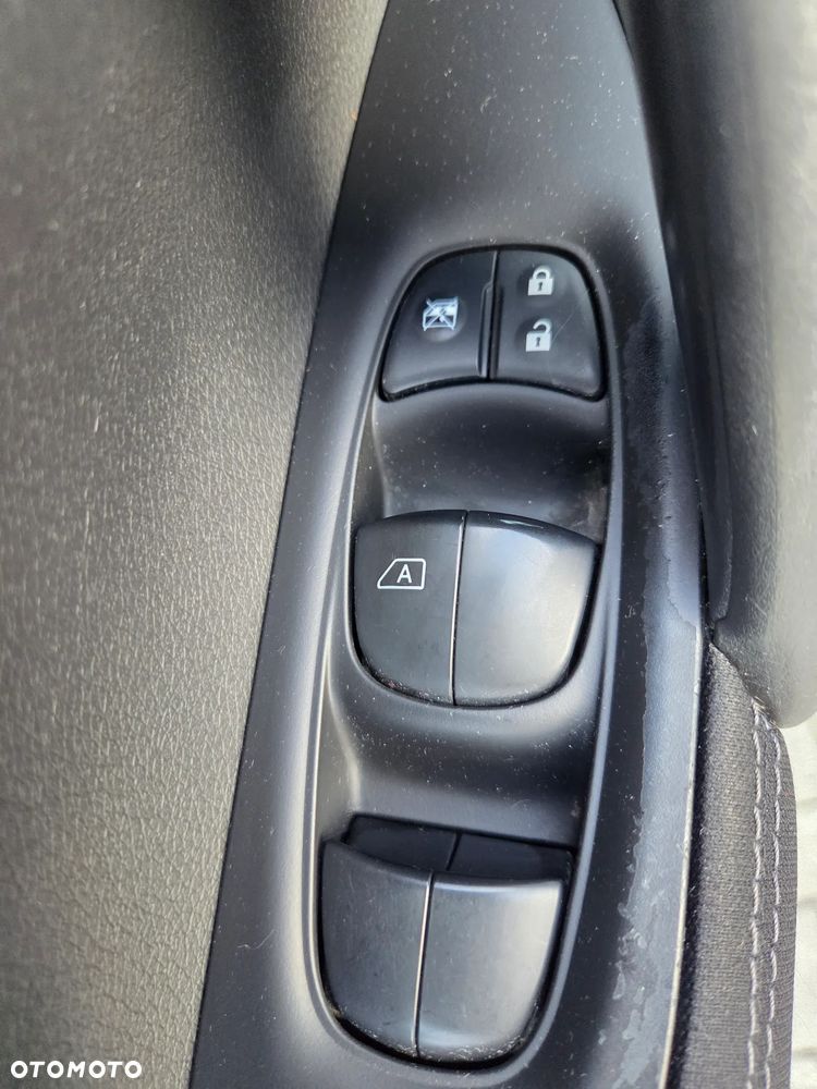 Nissan Qashqai 1.2 DIG-T N-Connecta EU6 - 23