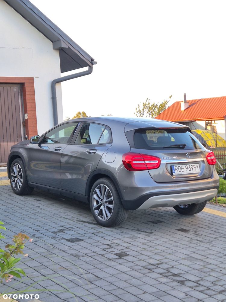 Mercedes-Benz GLA - 4