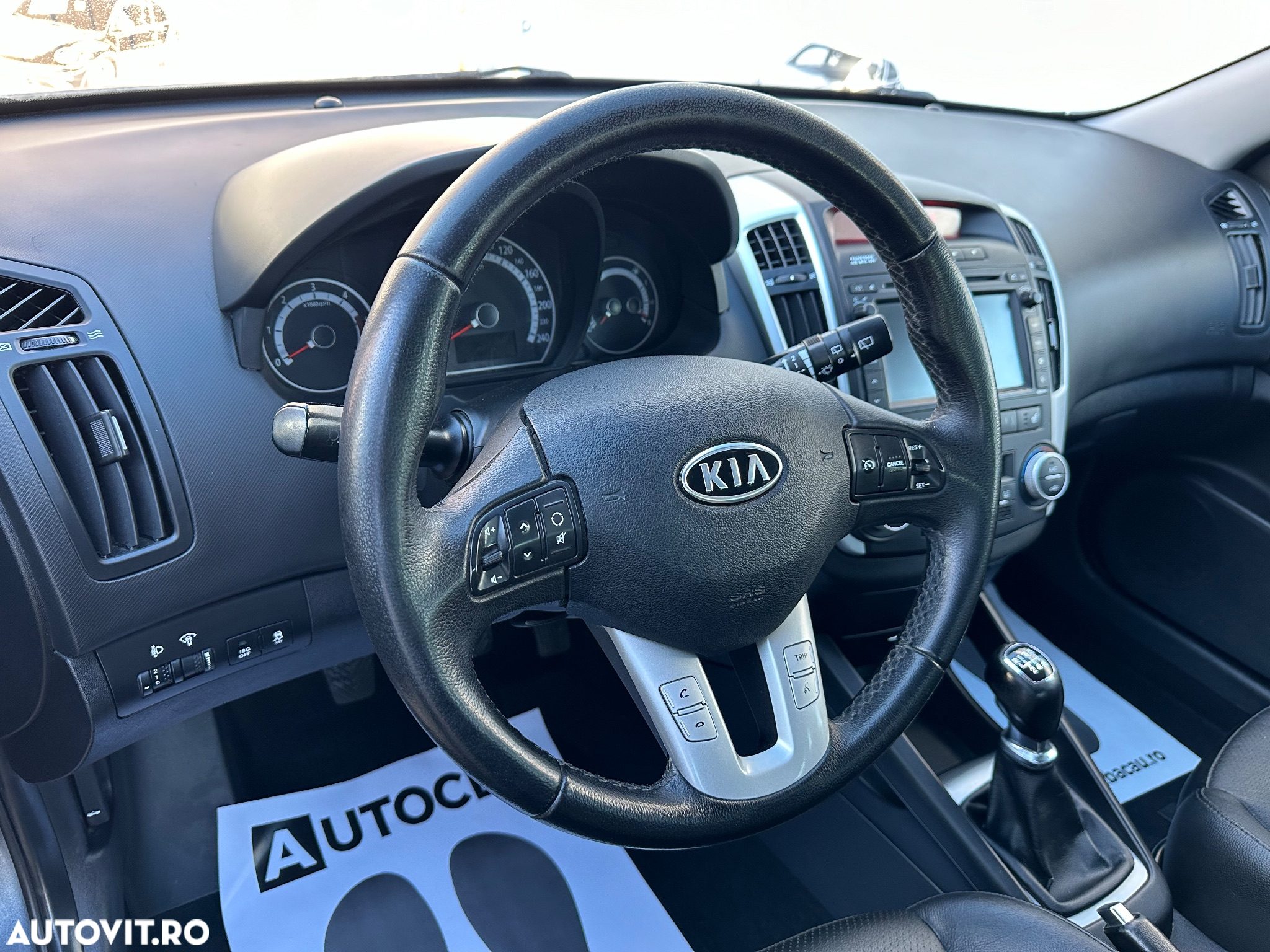Kia Ceed 1.6 CRDi 90 ISG Vision - 35