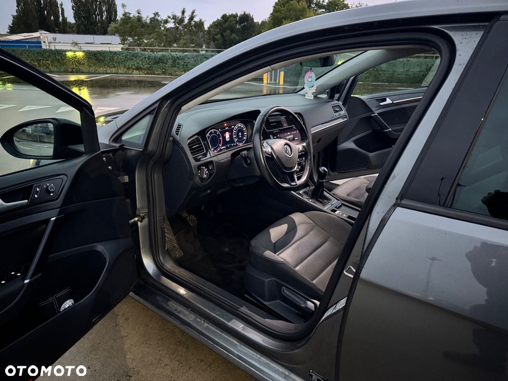 Volkswagen Golf - 24