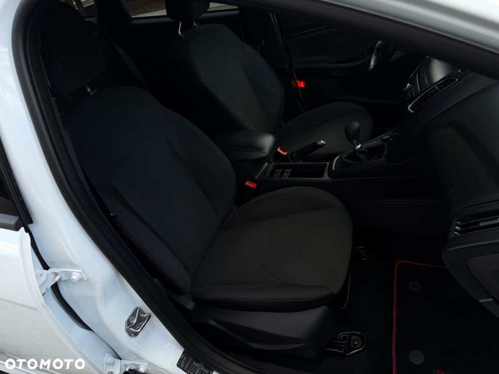 Ford Focus 1.5 EcoBoost ST-Line - 26