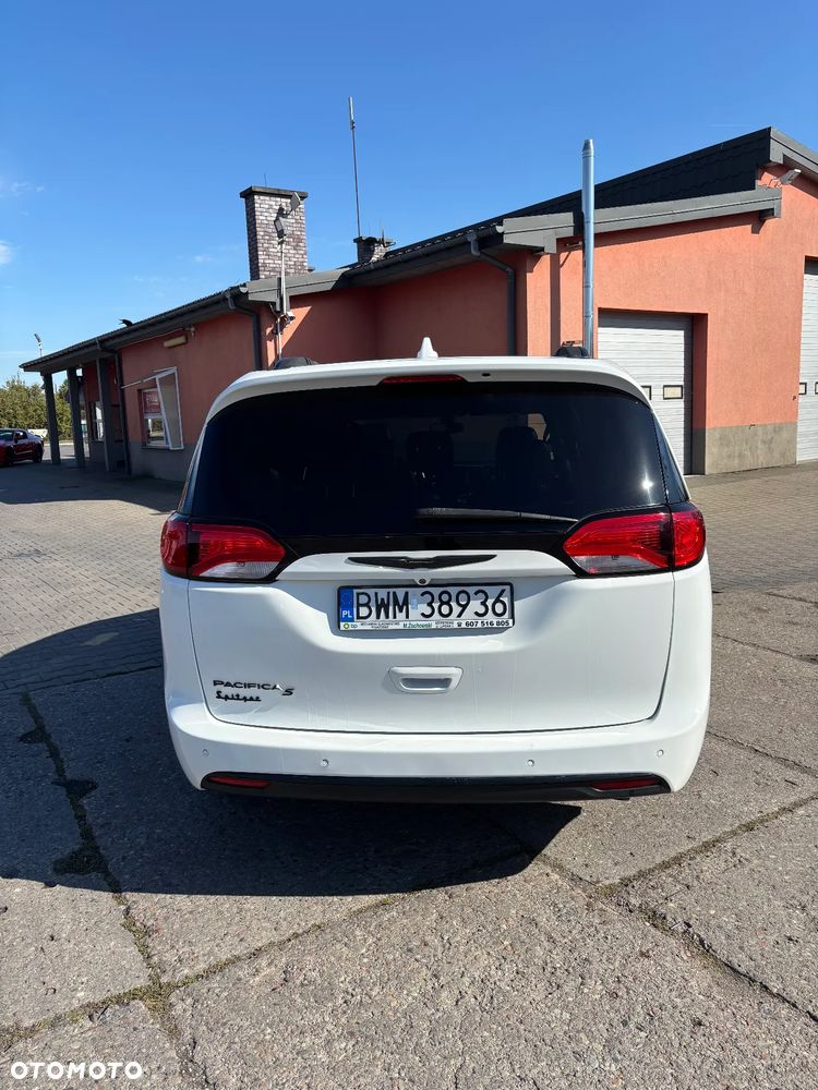 Chrysler Pacifica - 5