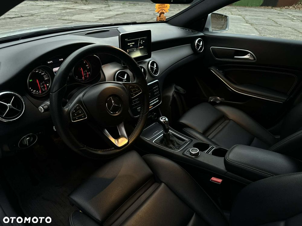 Mercedes-Benz CLA 180 d - 10