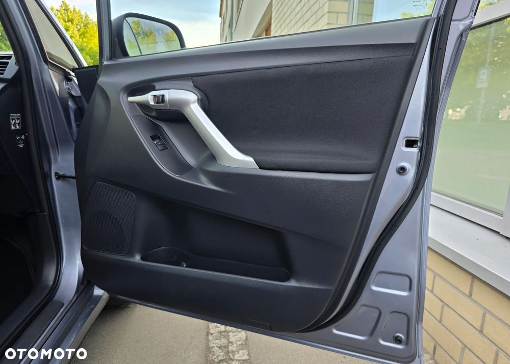 Toyota Verso 1.8 5-Sitzer Executive - 25