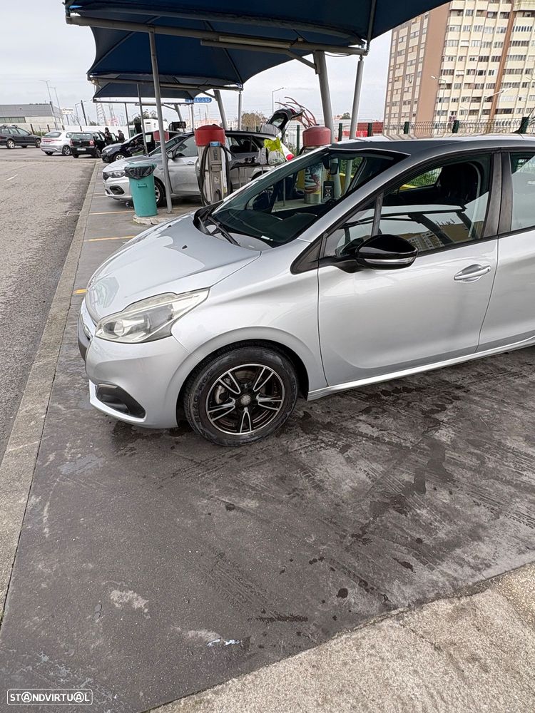 Peugeot 208 1.6 BlueHDi Allure - 10