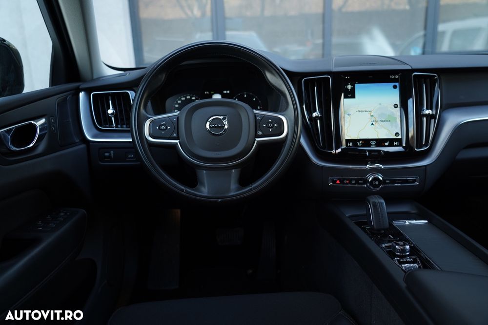 Volvo XC 60 B4 MHEV AT8 AWD Momentum Pro - 22