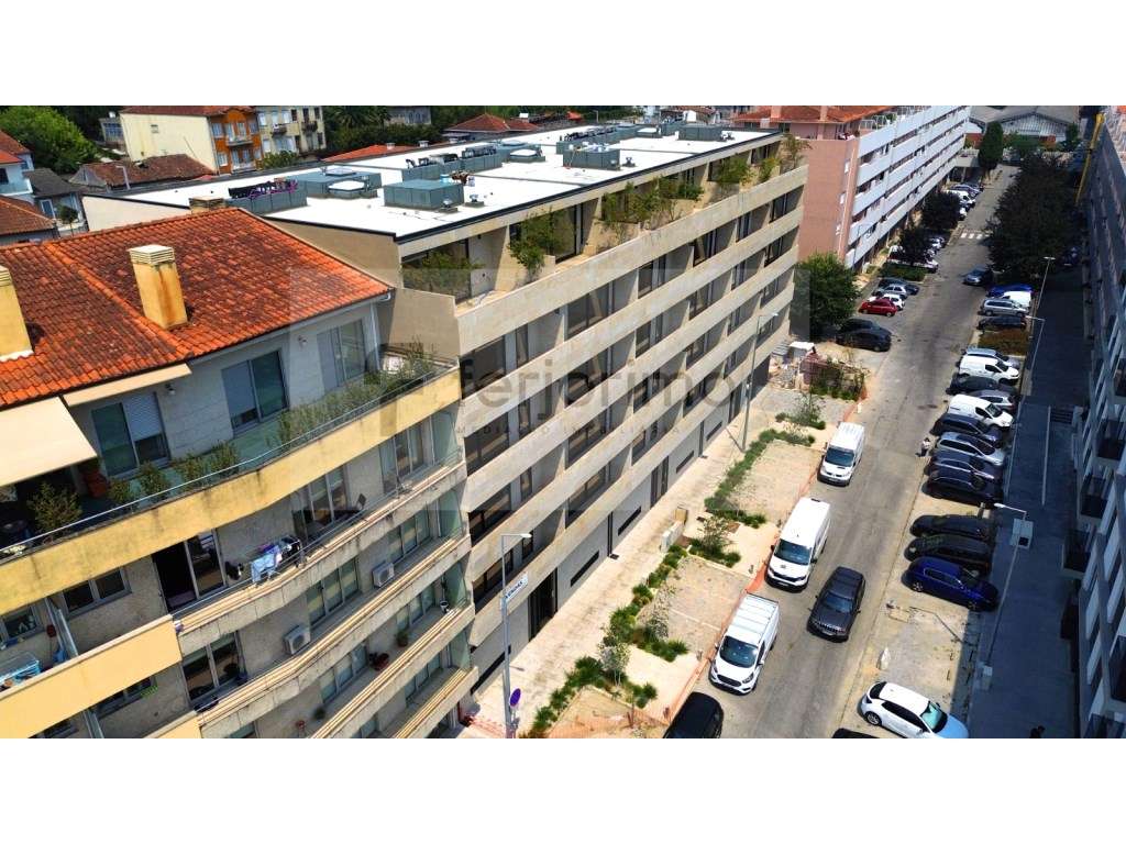 Fantástico T2 na cobertura em Creixomil - Grande imagem: 4/47