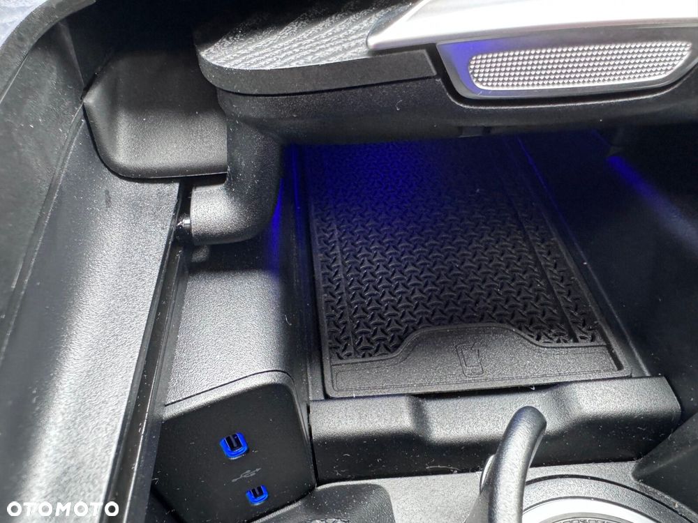 Mercedes-Benz Klasa E 200 mHEV 4-Matic AMG 9G-Tronic - 29