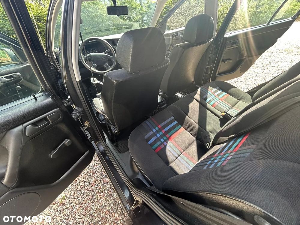 Volkswagen Golf 1.8 GT Special - 9
