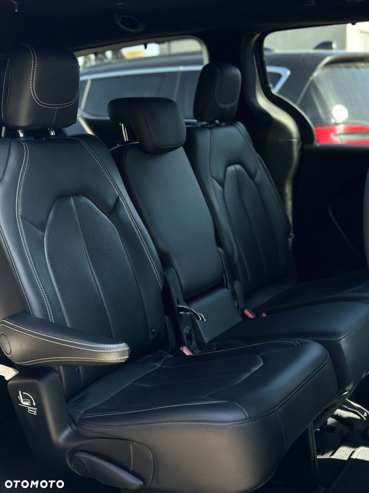 Chrysler Pacifica - 27