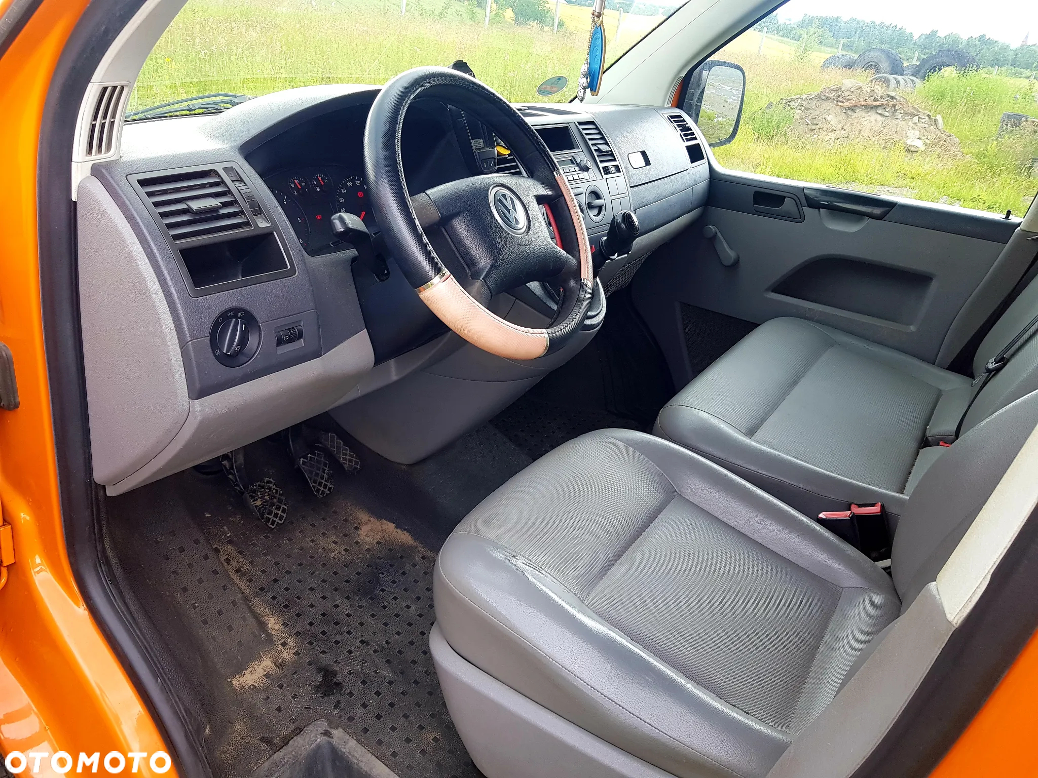 Volkswagen Caravelle - 14