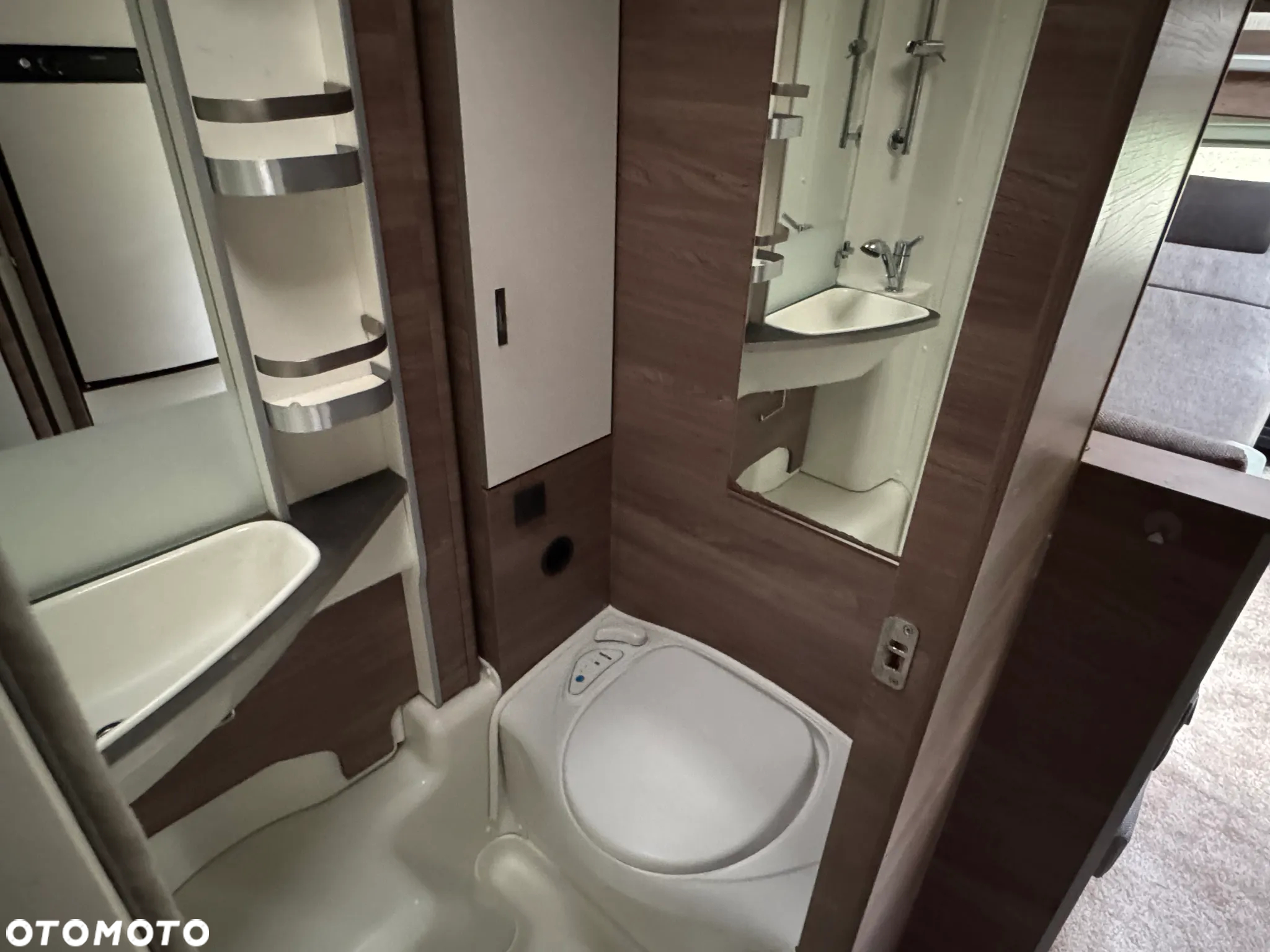 KNAUS Live Traveller - 23