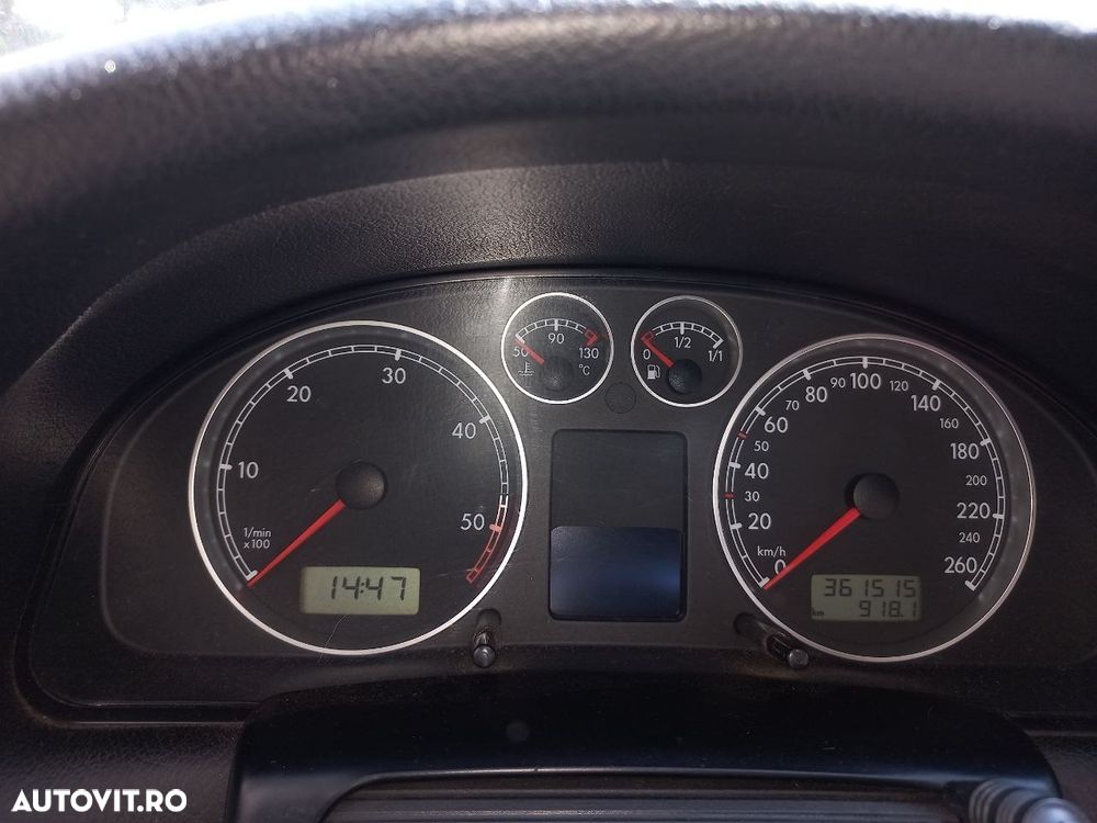 Volkswagen Passat 1.9TDI Highline - 6