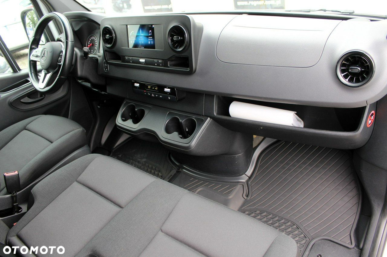 Mercedes-Benz Sprinter - 11
