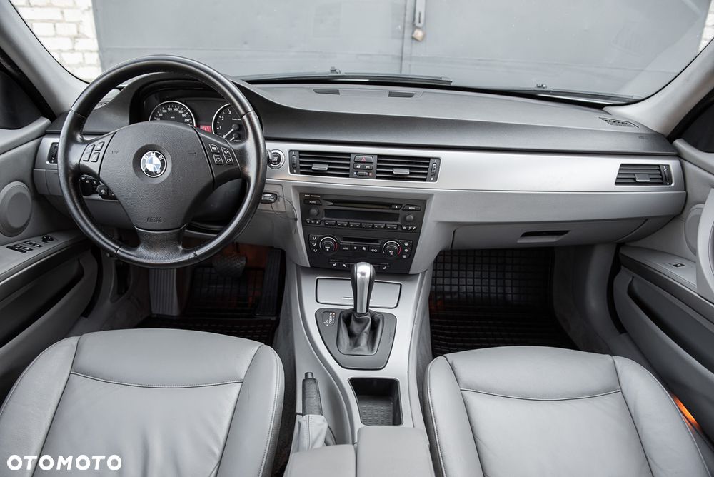 BMW Seria 3 325i - 6