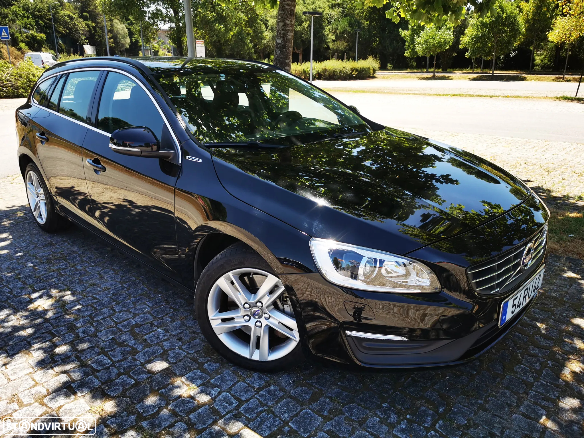 Volvo V60 2.4 D6 Momentum AWD Phev - 12
