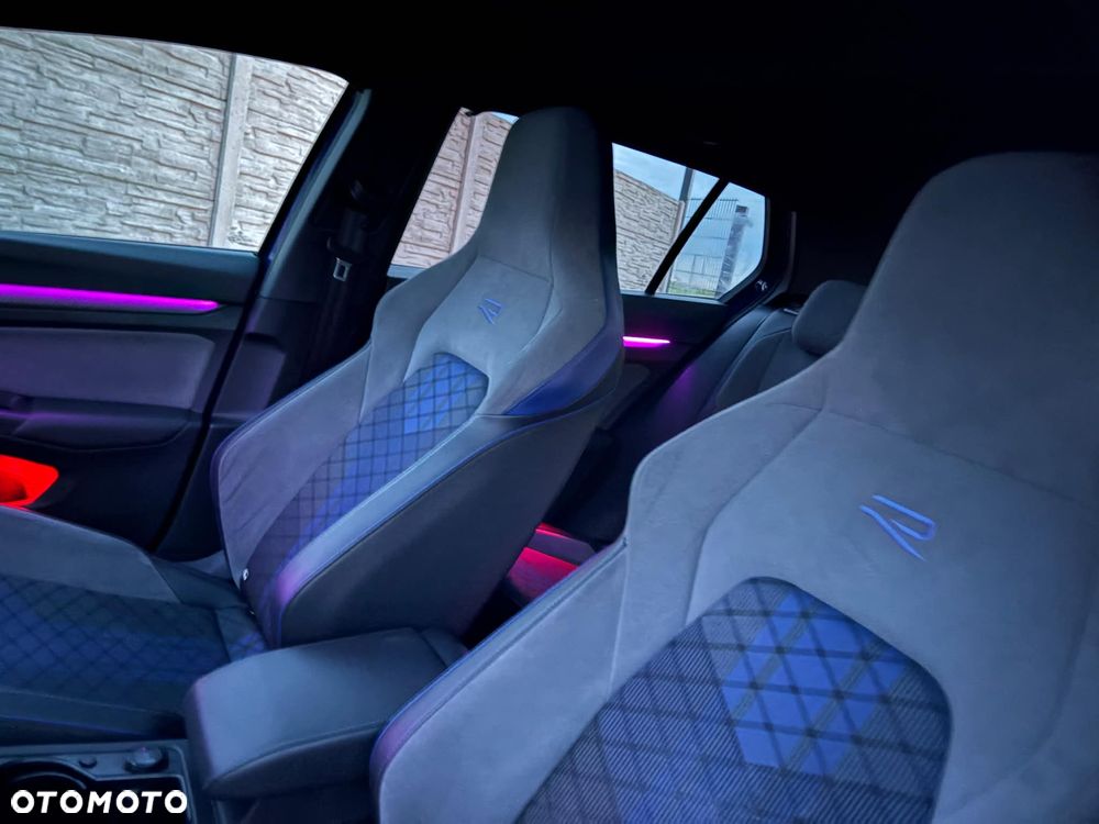 Volkswagen Golf - 11