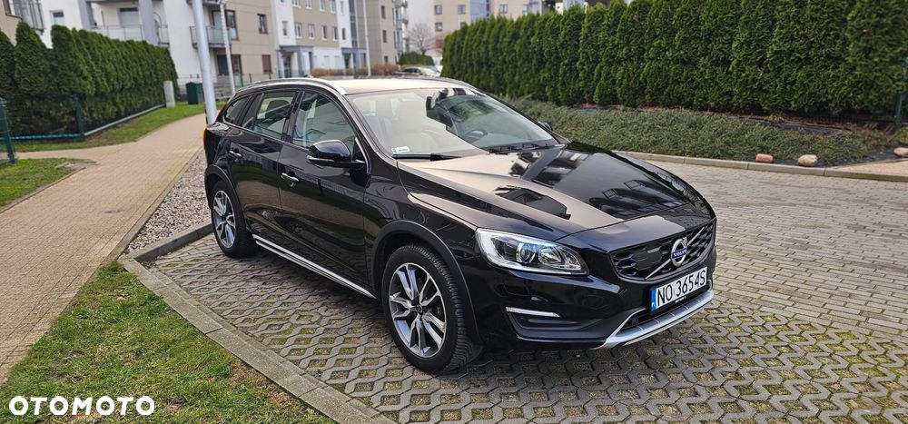 Volvo V60 T5 Drive-E Dynamic Edition (Momentum) - 1