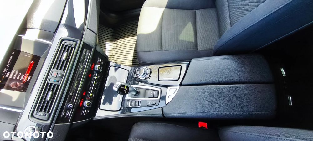 BMW Seria 5 520d xDrive - 23