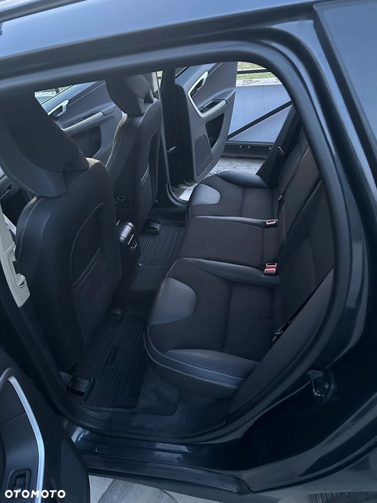 Volvo XC 60 D5 AWD Momentum - 13