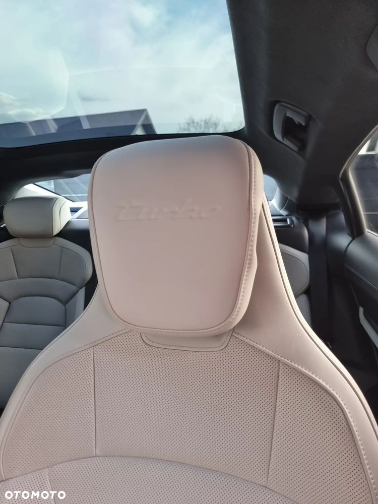 Porsche Taycan Turbo - 10