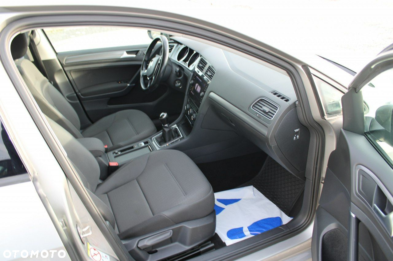 Volkswagen Golf - 32