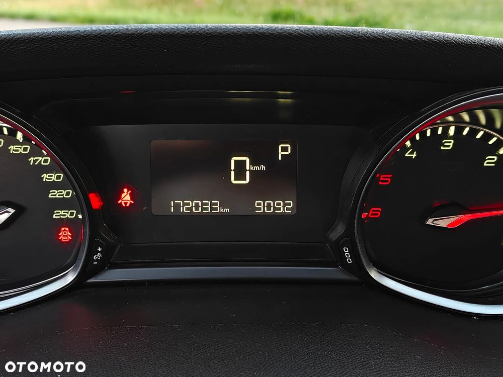 Peugeot 308 1.5 BlueHDi Allure S&S EAT6 - 18