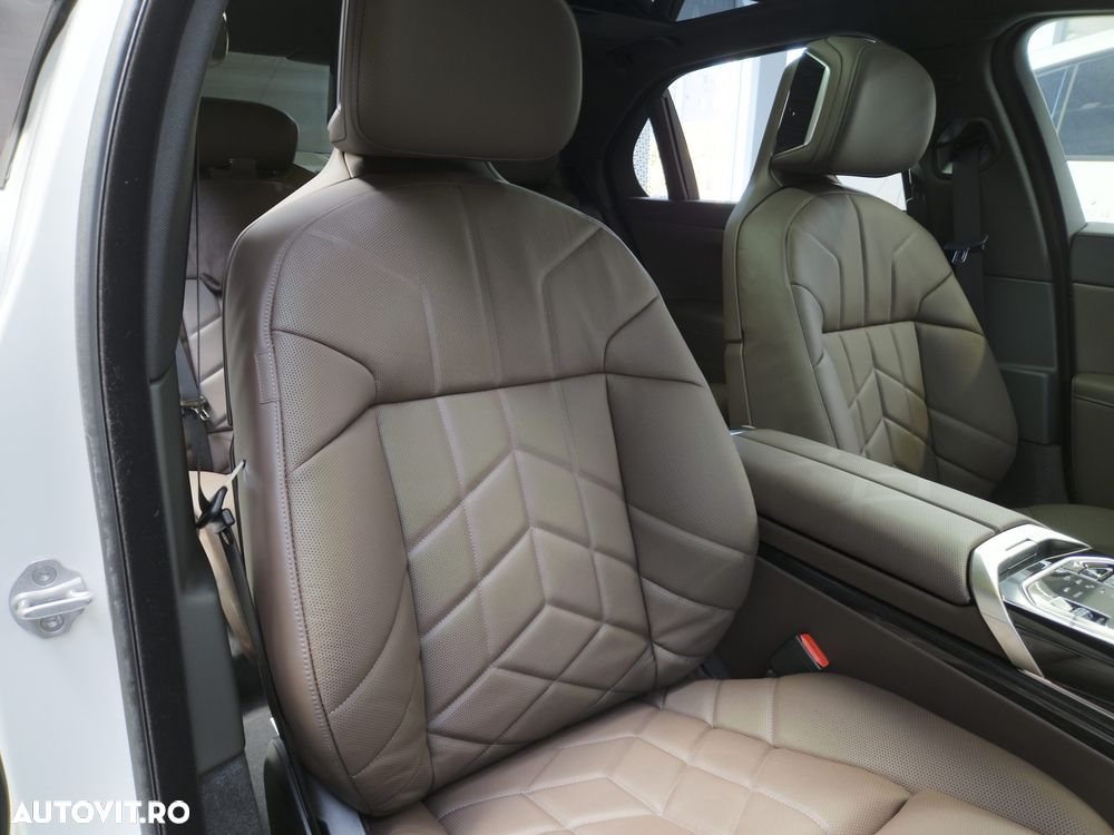 BMW Seria 7 740d xDrive MHEV - 8