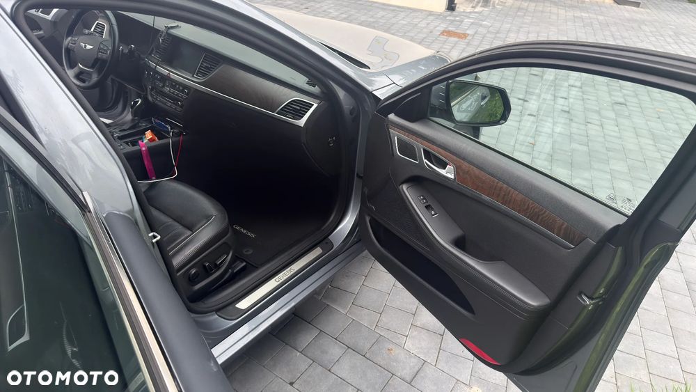 Hyundai Genesis - 14