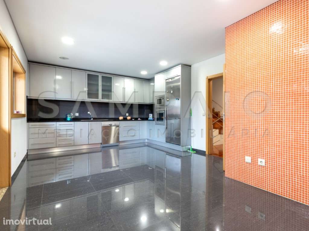 Moradia T4 em São Pedro da Cova, como Nova - Grande imagem: 3/31