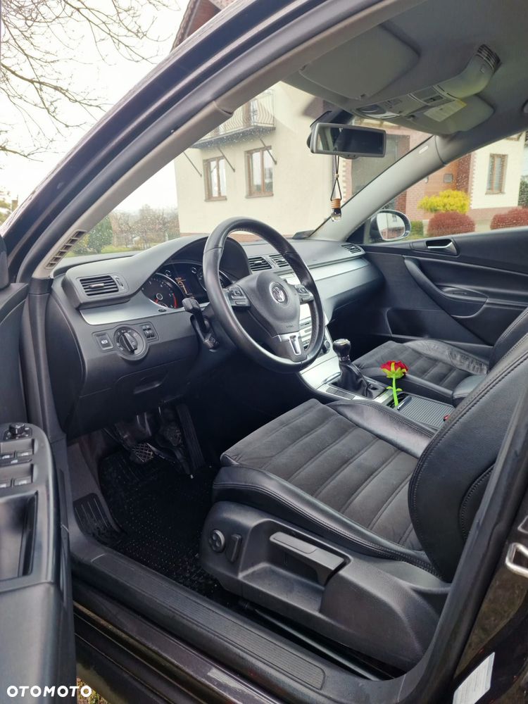 Volkswagen Passat 2.0 TDI DPF Highline - 8