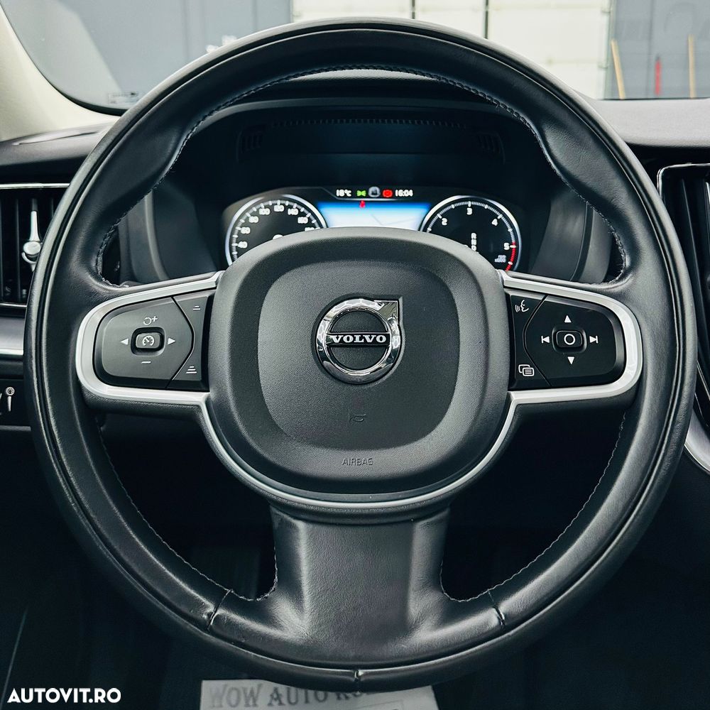 Volvo XC 60 B4 MHEV AT8 FWD Momentum Pro - 34
