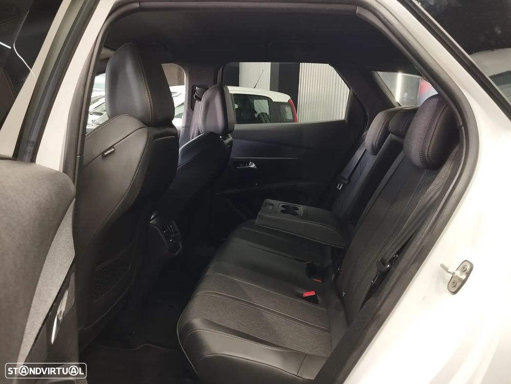 Peugeot 3008 1.5 BlueHDi GT EAT8 - 11