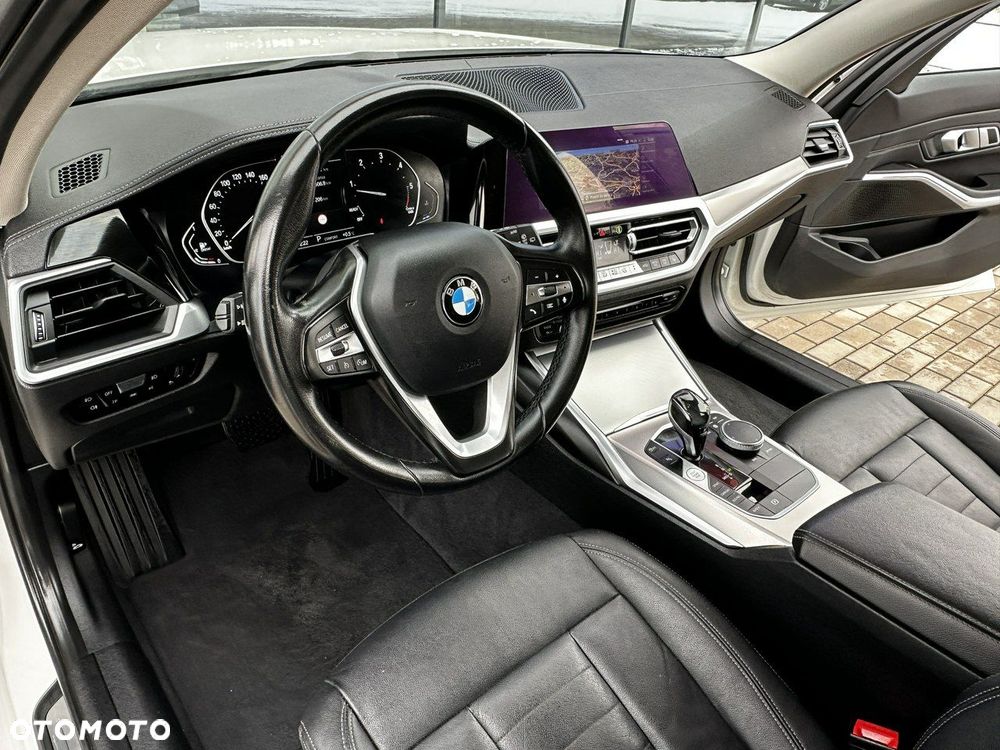 BMW Seria 3 320d Luxury Line - 11