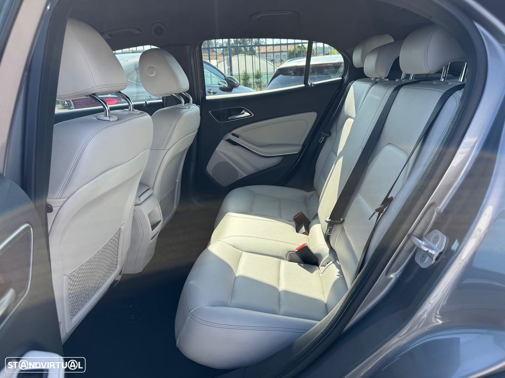 Mercedes-Benz GLA 180 d Urban - 12