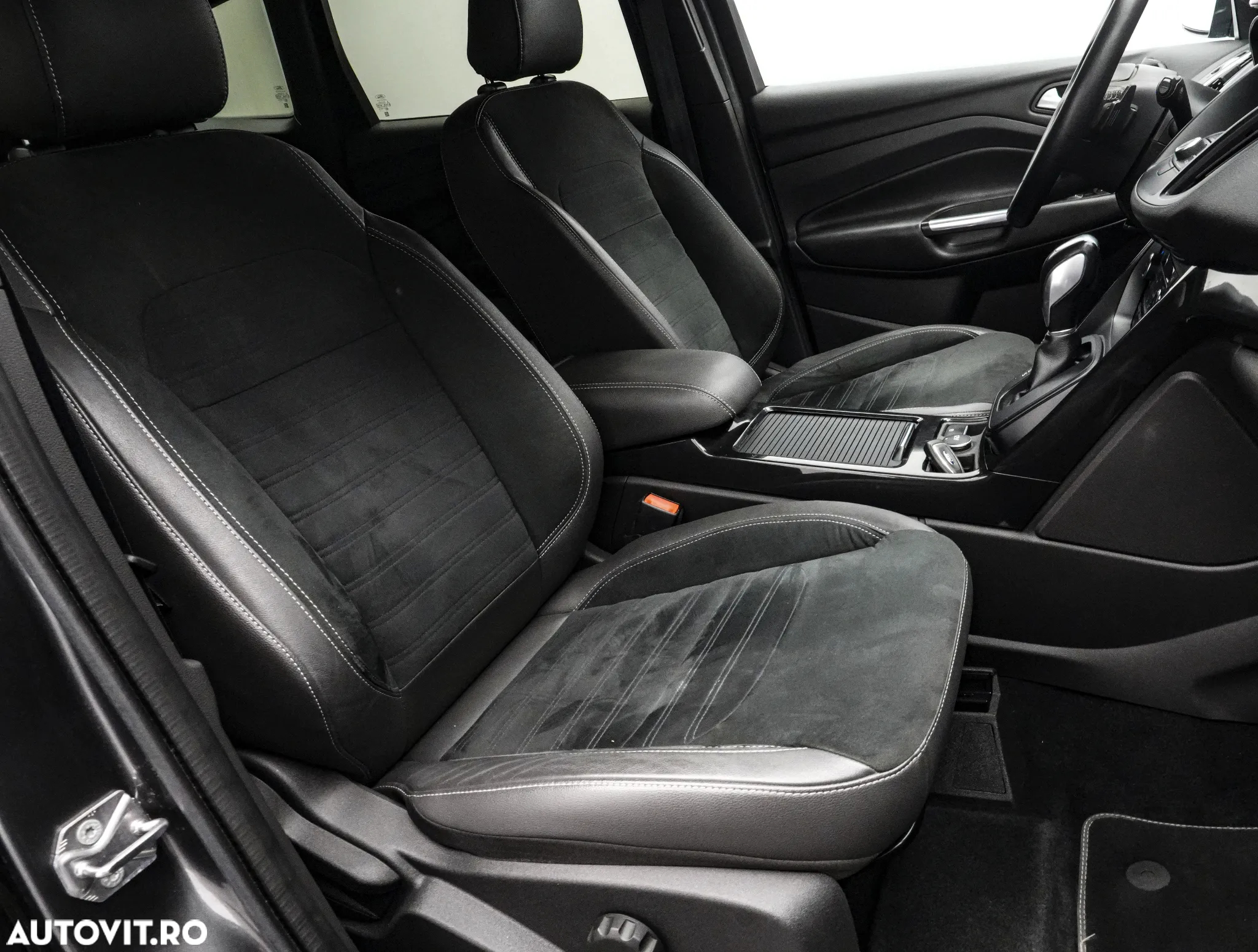 Ford Kuga 2.0 TDCi 4WD Powershift ST-Line - 12