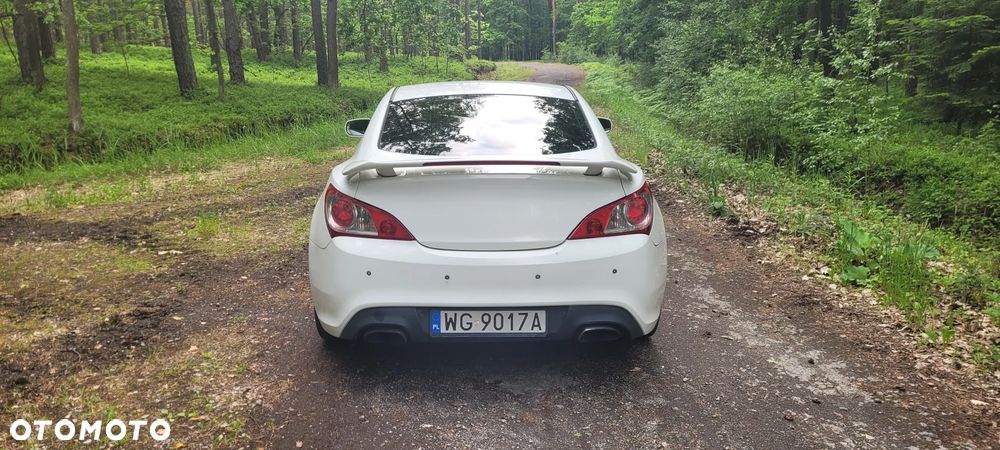 Hyundai Genesis Coupe 2.0 TCI Premium - 10