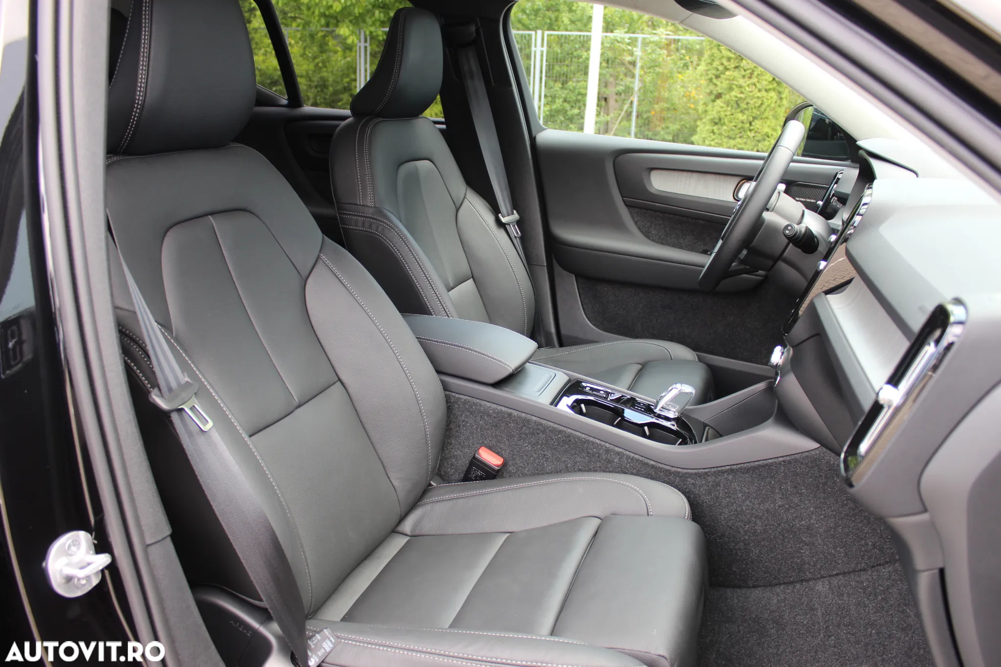 Volvo XC 40 B3 AT FWD MHEV Plus Dark - 11