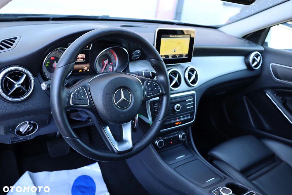 Mercedes-Benz GLA 250 7G-DCT Style - 28