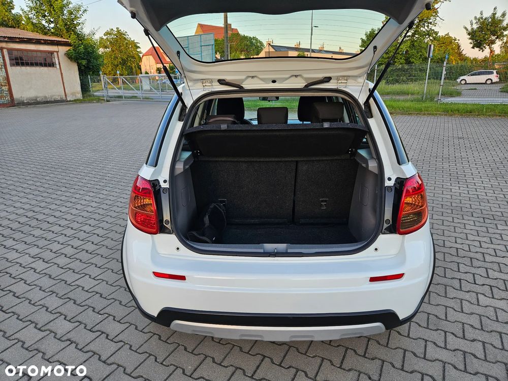 Suzuki SX4 1.6 Comfort Plus - 30