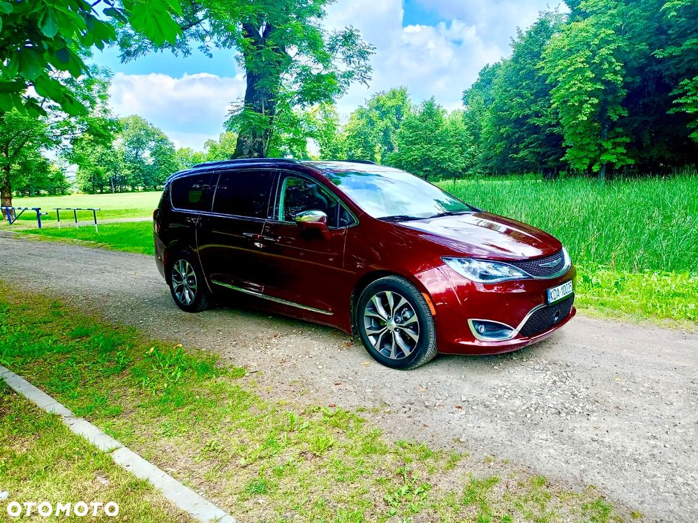 Chrysler Pacifica - 1