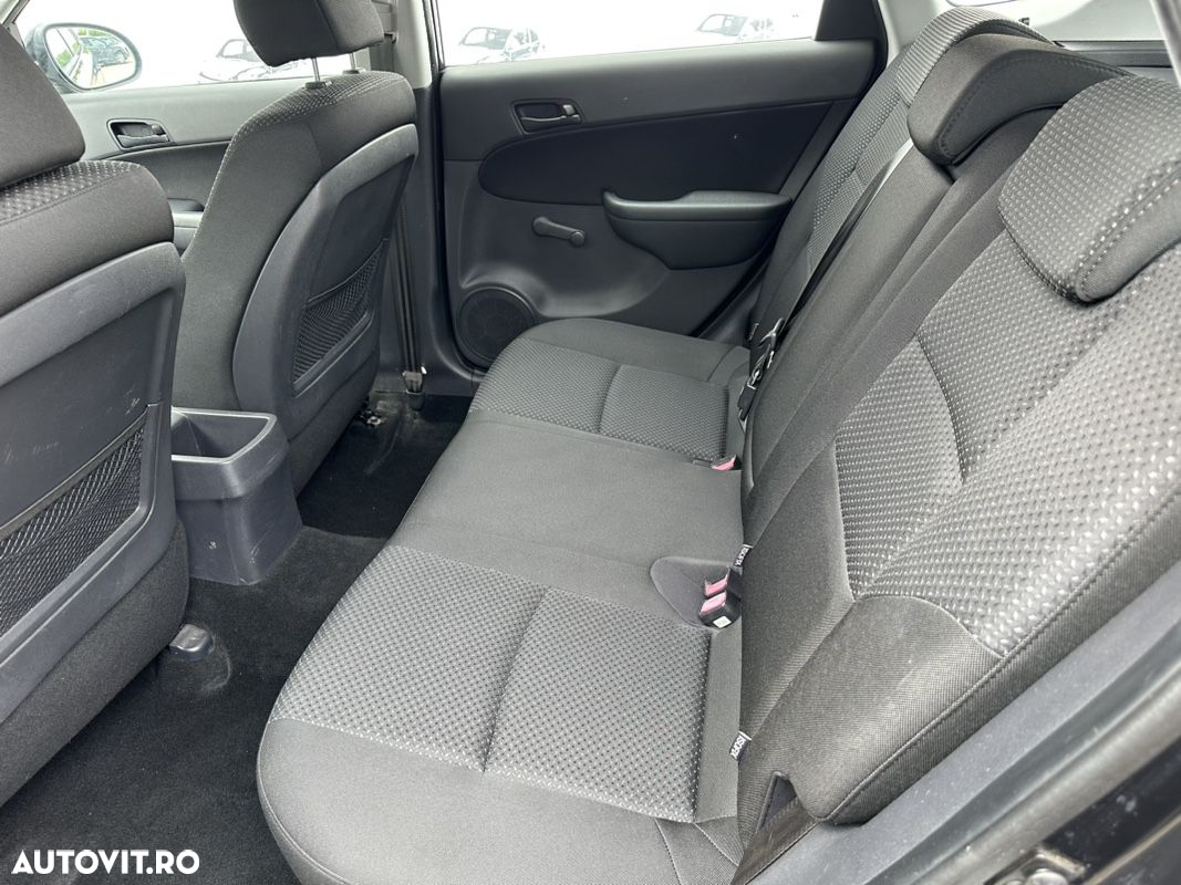 Hyundai i30 i30cw 1.4 blue Comfort - 15