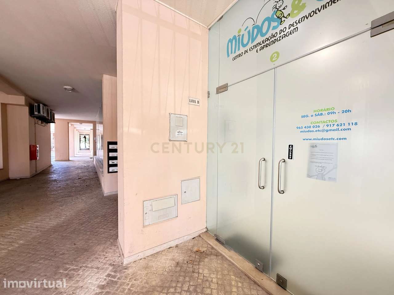 Espaço comercial com montras panorâmicas - Penha, Faro - Grande imagem: 5/18