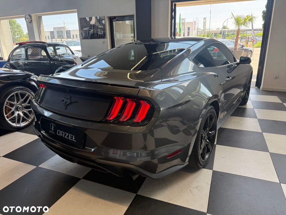 Ford Mustang - 5